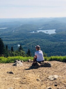 Vue sur le mont Kaaikop à Sainte-Lucie-des-Laurentides, dans les Laurentides.