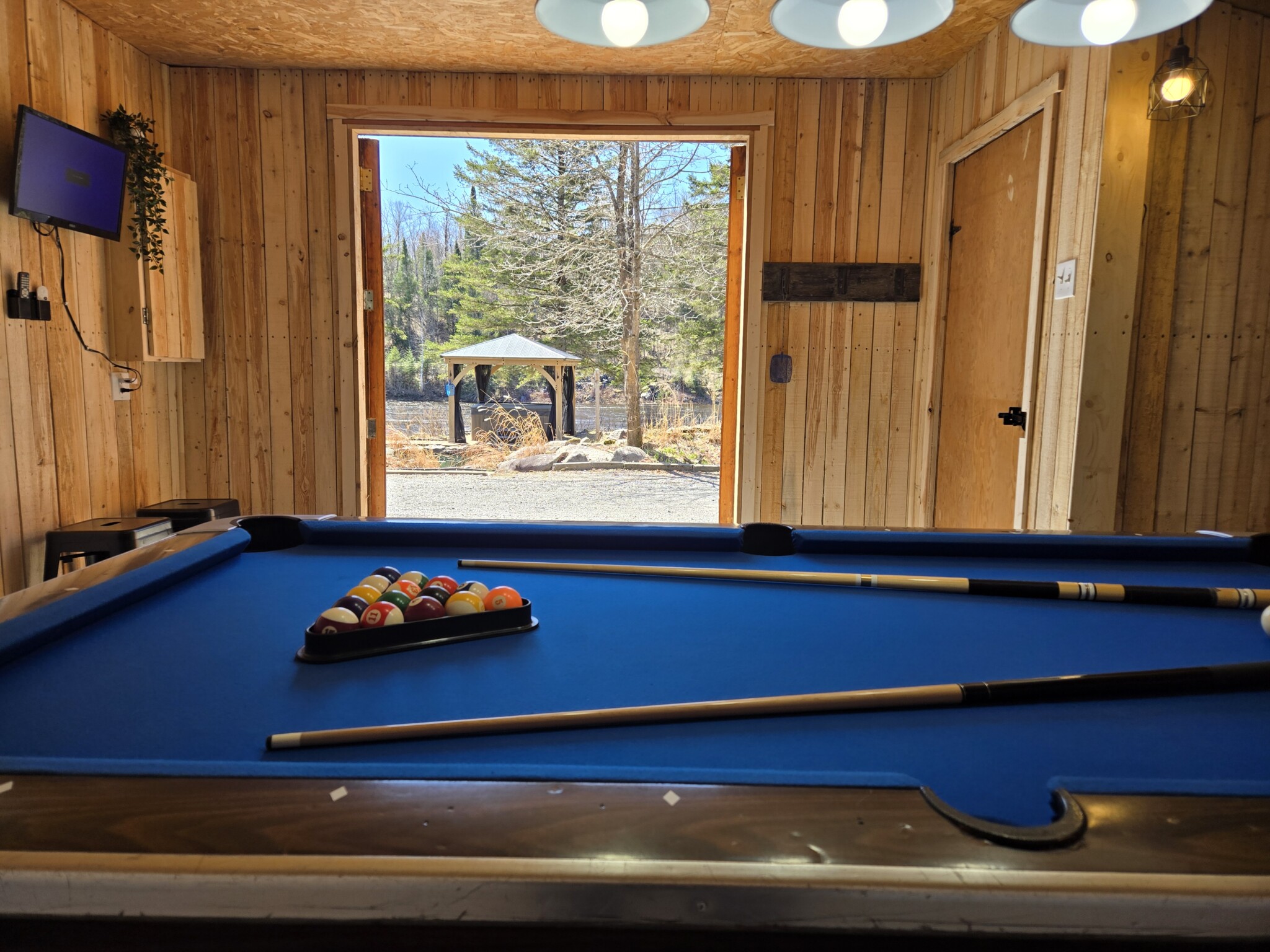 L’Apéro du bois rond – bord de l’eau, billard & spa