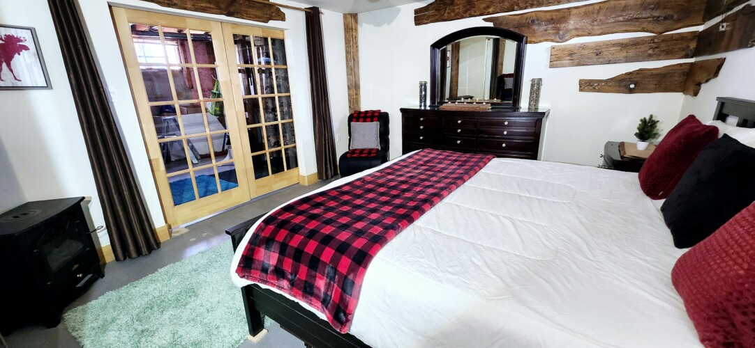 Chambre du chalet en location Domaine du ranch Privé en Mauricie, chalet avec spa à Sainte-Ursule