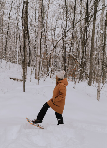 Raquettes au chalet à louer Luxe montagne dans les Laurentides, chalet en montagne à La Conception