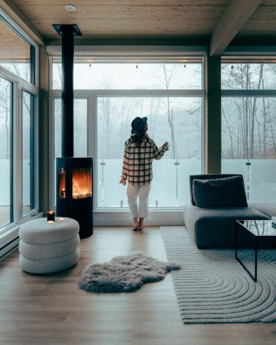Salon du chalet à louer Luxe montagne dans les Laurentides, chalet en montagne à La Conception