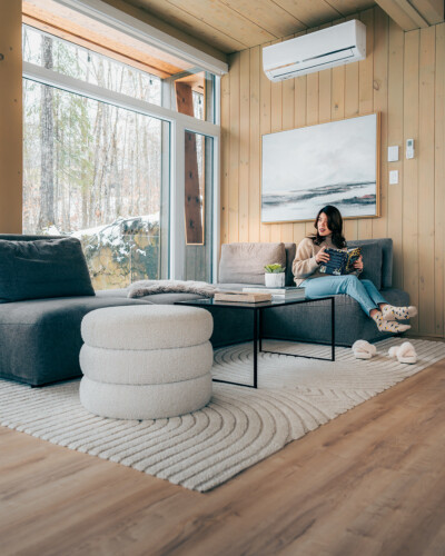 Salon du chalet à louer Luxe montagne dans les Laurentides, chalet en montagne à La Conception