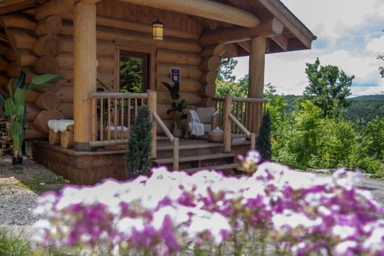 Façade du chalet à louer Chalet Chic Rustique dans les Laurentides, chalet avec spa à Val-des-Lacs