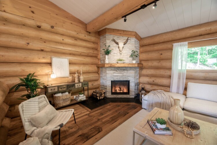 Salon du chalet à louer Chalet Chic Rustique dans les Laurentides, chalet avec spa à Val-des-Lacs
