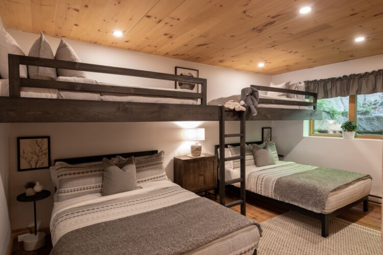 Chambre du chalet à louer Chalet Chic Rustique dans les Laurentides, chalet avec spa à Val-des-Lacs