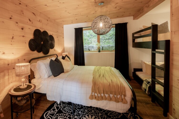 Chambre du chalet à louer Chalet Chic Rustique dans les Laurentides, chalet avec spa à Val-des-Lacs
