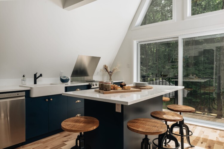 Cuisine du chalet a louer Kartalla dans les Laurentides, chalet A-frame avec spa à Amherst