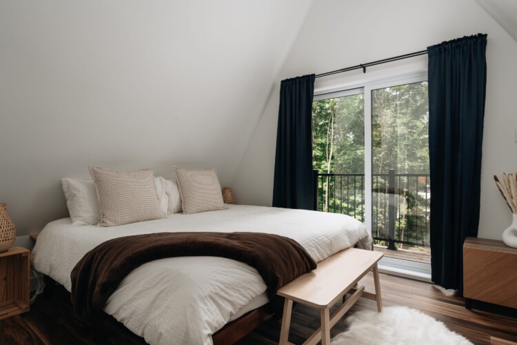 Chambre du chalet a louer Kartalla dans les Laurentides, chalet A-frame avec spa à Amherst