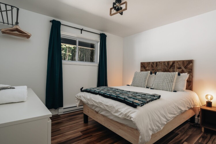 Chambre du chalet a louer Kartalla dans les Laurentides, chalet A-frame avec spa à Amherst