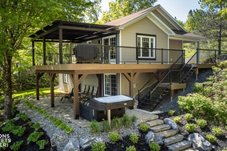 Façade du chalet à louer L’Évasion en Estrie, chalet bord de l'eau à Lambton