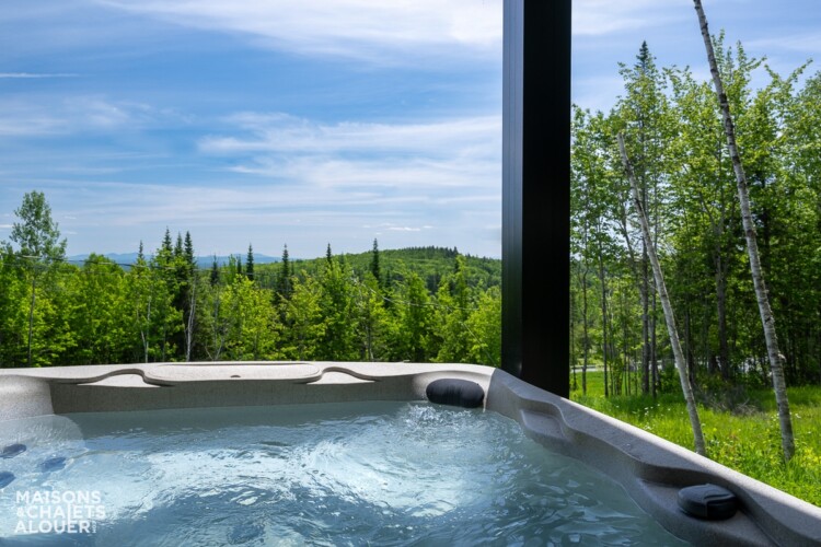 Spa du chalet à louer Au Belvédère d’Adstock à Chaudière-Appalaches, chalet avec spa à Adstock