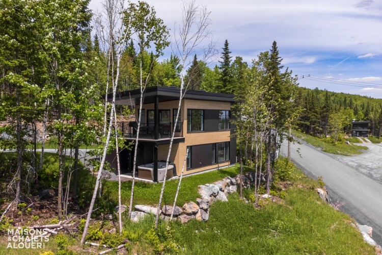 Façade du chalet à louer Au Belvédère d’Adstock à Chaudière-Appalaches, chalet avec spa à Adstock