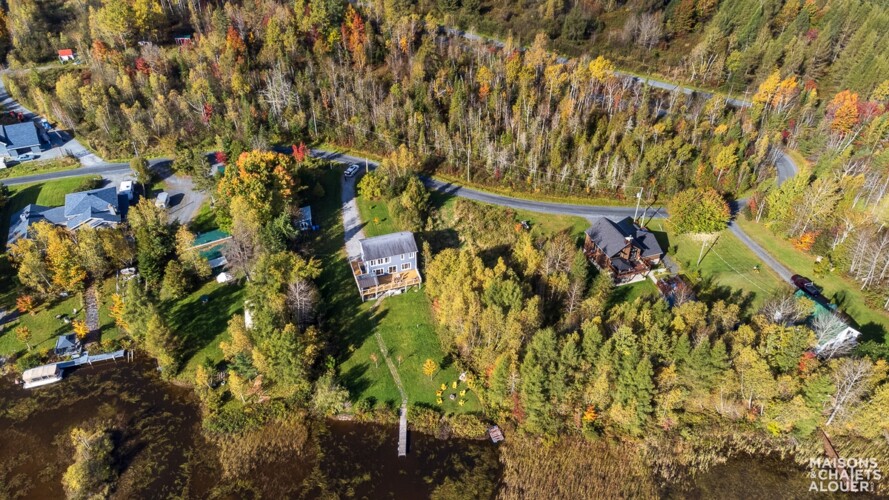 Vue des air du Chalet à louer Le Saphir à Chaudière-Appalaches, chalet au bord de l'eau à Beaulac-Garthby