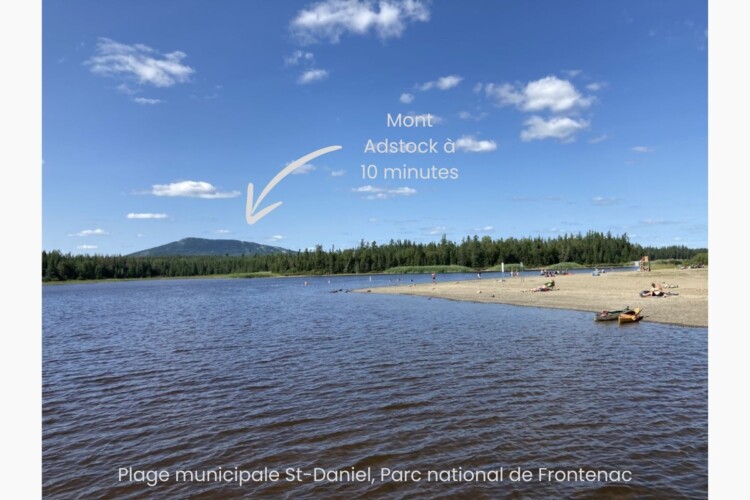 Plage municipale près du Chalet à louer Le Skieur Adstock à Chaudière-Appalaches, chalet avec sauna à Adstock.