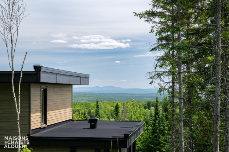 Vue panoramique à partir du toit du Chalet à louer Le Skieur Adstock à Chaudière-Appalaches, chalet avec sauna à Adstock.