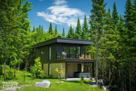 Façade du Chalet à louer Le FinnLand, chalet avec spa à Adstock, sur le site de Chalet à rabais.