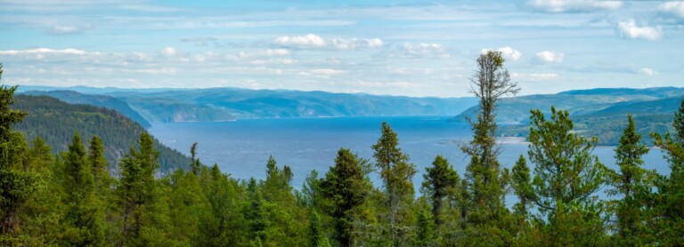 Vue sur le fjord du Saguenay, depuis La Baie, au Saguenay-Lac-Saint-Jean